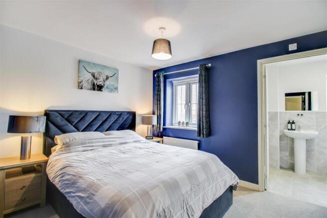 3 bed Semi-Detached for sale Image 6