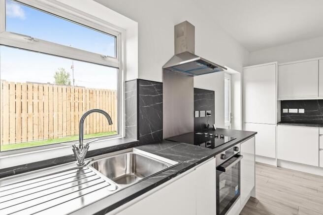 33 Tryst Road, Stenhousemuir, Larbert, Stirlingshire, FK5 4QH photo 4