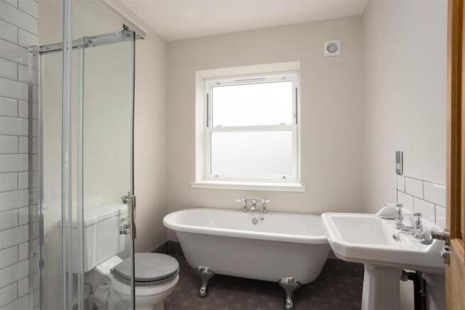 5 bed Semi-Detached for sale Image 8