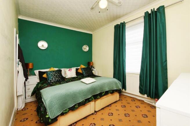 3 bed Terraced for sale Image 9