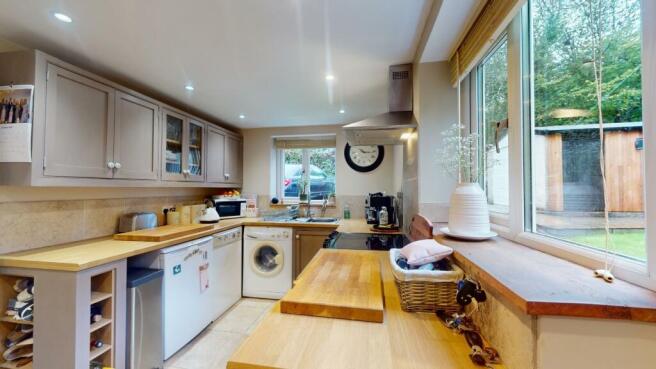 KITCHEN/DINING ROOM