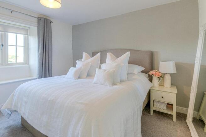 Bedroom 1.jpg