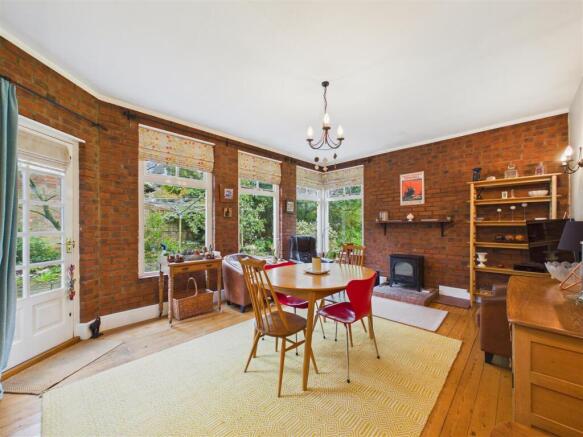 5 bed Semi-Detached for sale Image 10