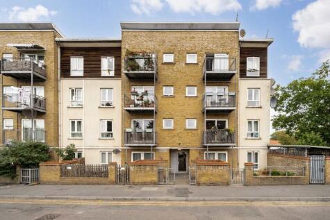 Finsbury Park Avenue, London