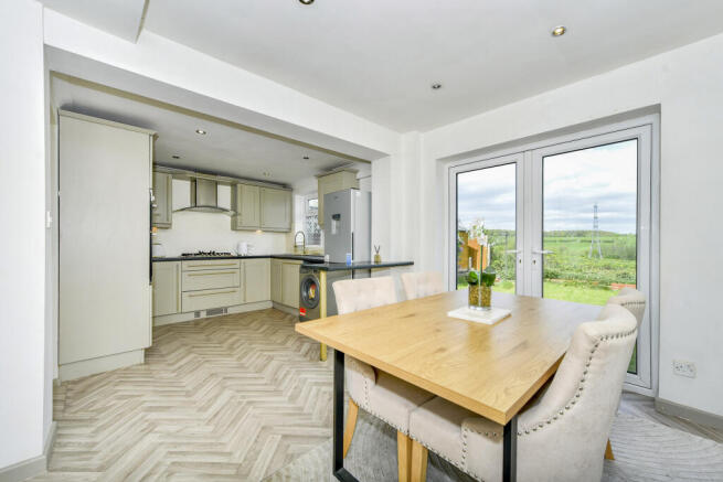 3 bed Semi-Detached for sale Image 6