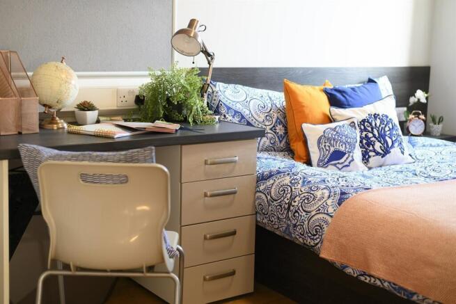 3 bed Apartment to rent Image 9