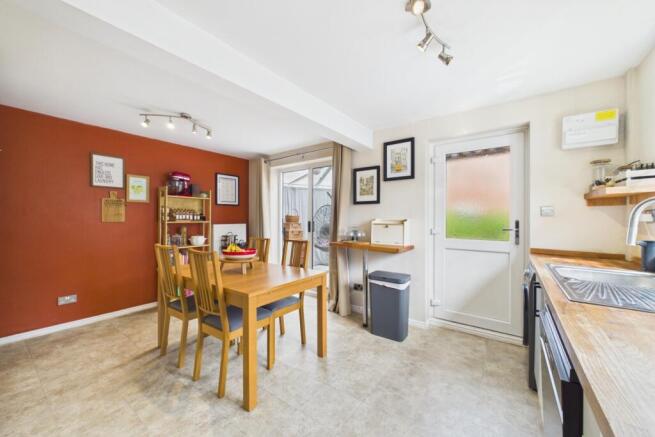 4 bed Detached for sale Image 8