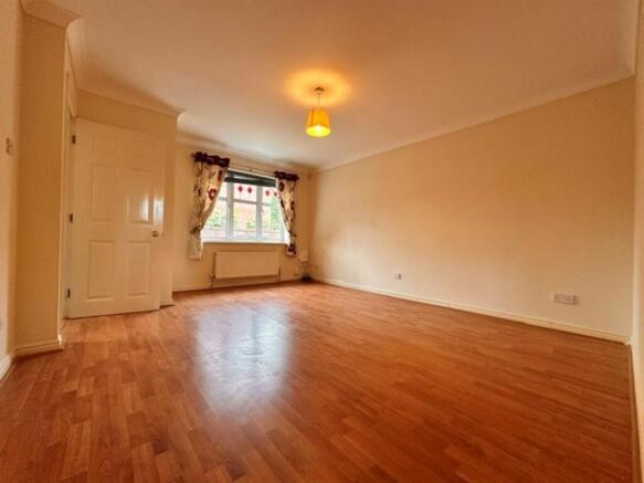 3 bed Semi-Detached to rent Image 2