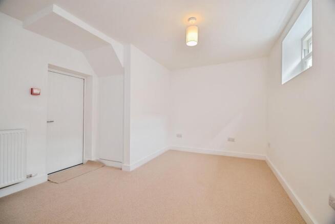 2 bed Ground Flat for sale Image 8