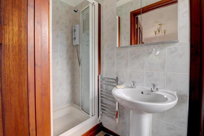 Bedroom 1 en-suite.jpg
