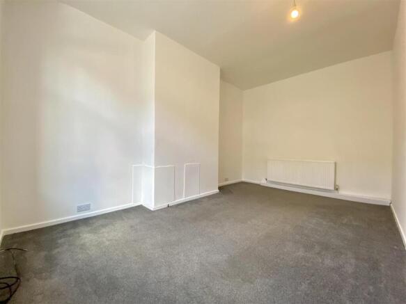 3 bed Terraced to rent Image 4