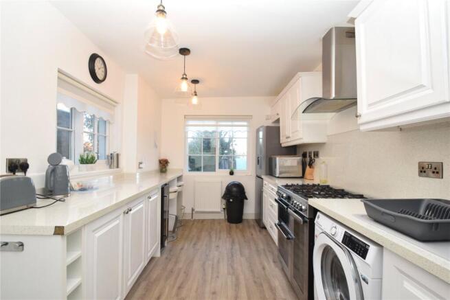 3 bed Terraced to rent Image 5