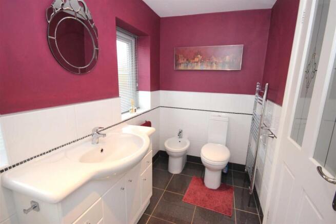 EN-SUITE BATHROOM