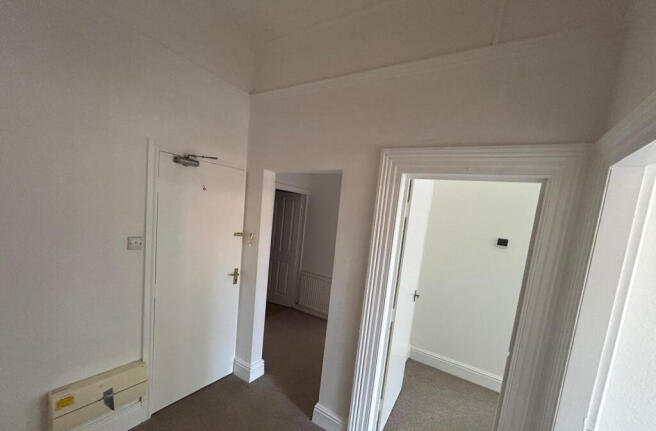 2 bed Flat to rent Image 10