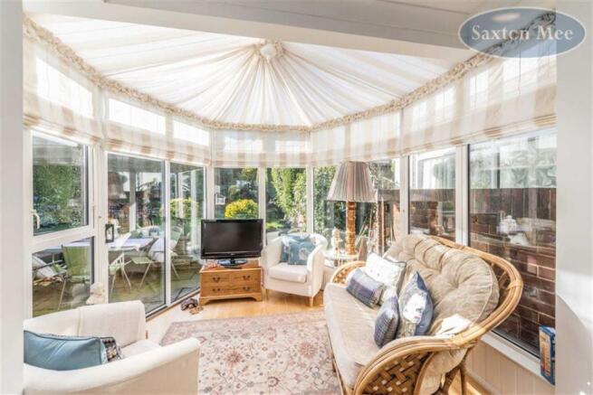 OPEN PLAN GARDEN ROOM