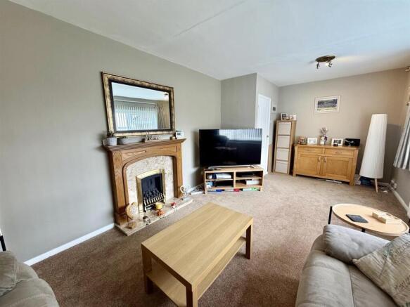 3 bed Semi-Detached for sale Image 6