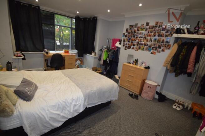 5 bed Semi-Detached to rent Image 12
