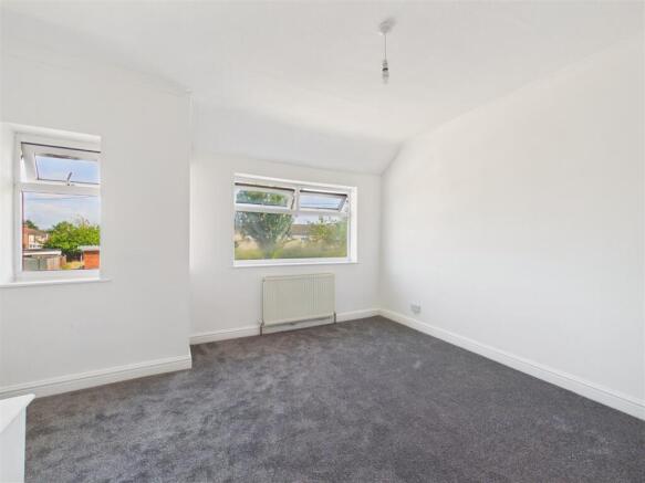 2 bed Terraced to rent Image 4