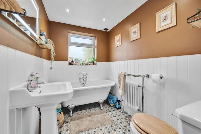 En-suite Bathroom.jpg