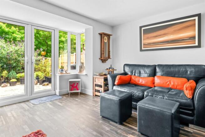 18-web-or-mls-9 CHEAL CLOSE FINISHED EDITS-11.JPG