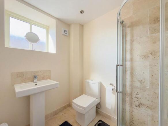 2 bed Flat to rent Image 5