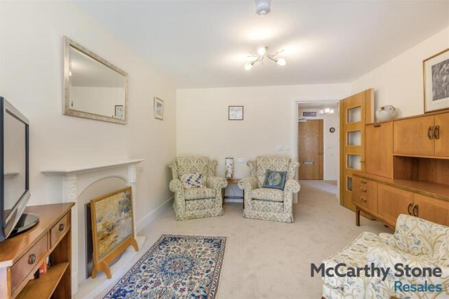 8685115-interior14.jpg