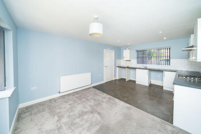 COMBINED LOUNGE & KITCHEN