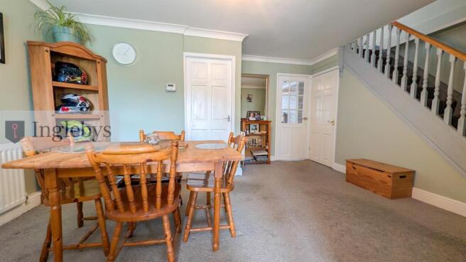 4 bed Semi-Detached for sale Image 6
