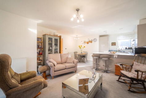 24 Oakview, Richard Lewis Way, Shirley, B90 3FX