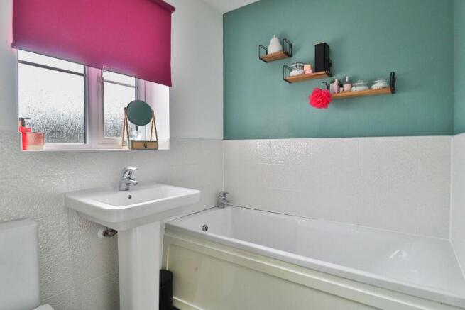 4 bed Detached for sale Image 11