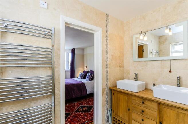 8306966-interior04.jpg