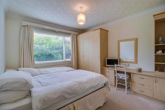 3 bed Semi-Detached Bungalow for sale Image 8