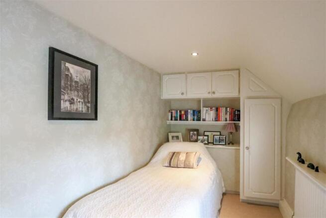 bedroom 4 026.jpg