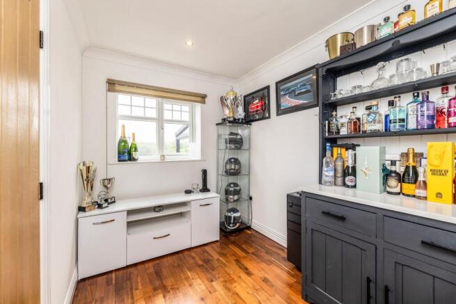 4 bed Semi-Detached for sale Image 6