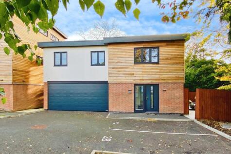 Barry Close, Kirby Muxloe, LE9