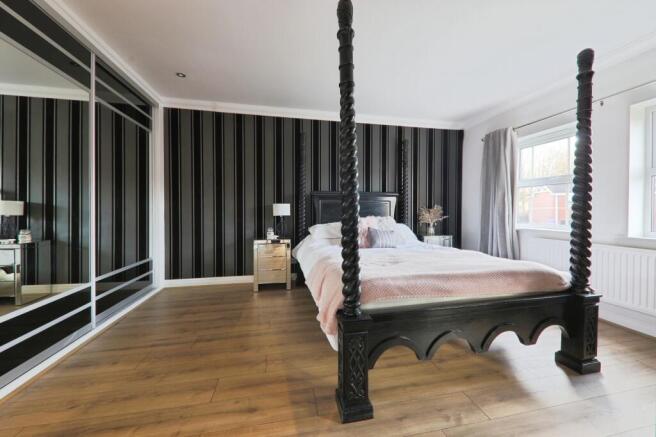 4 bed Detached for sale Image 11