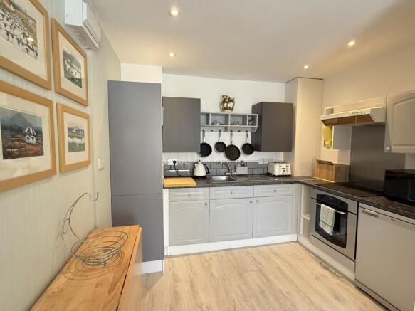 1 bed Ground Flat for sale Image 4