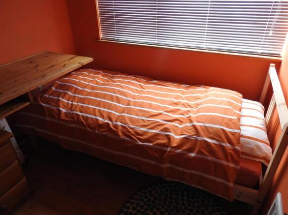 bedroom 4.JPG