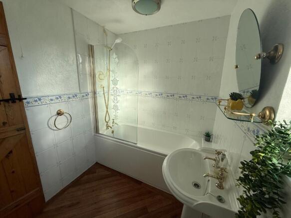 Bathroom (k)