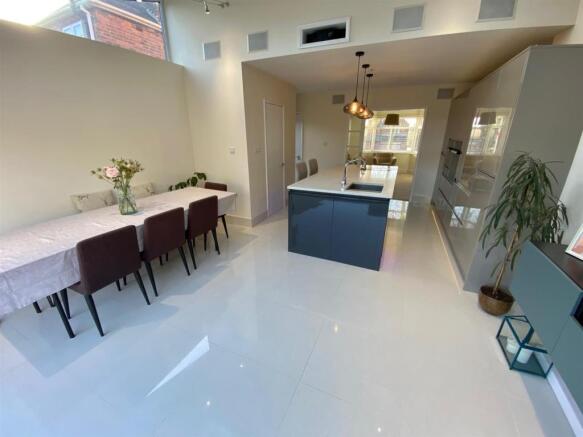 OPEN PLAN KITCHEN