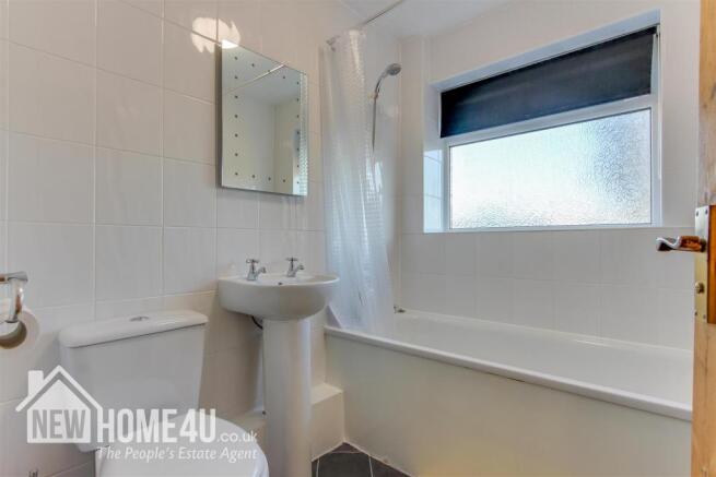 FAMILY BATHROOM: