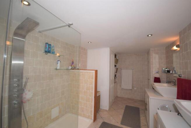 EN  SUITE.jpg