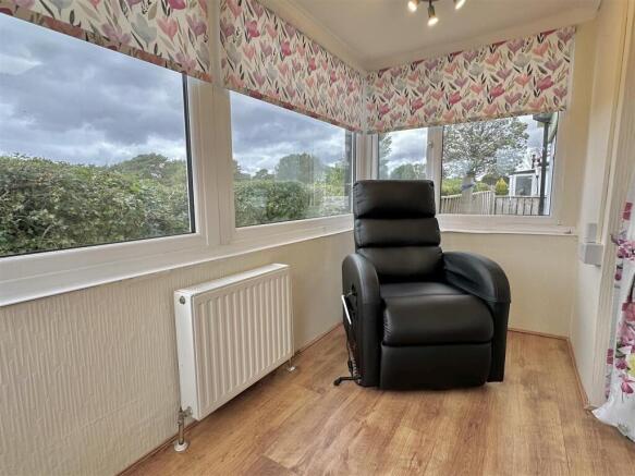2 bed Park Home for sale Image 5