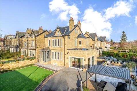 Street Lane, Roundhay, Leeds, LS8