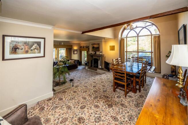 4 bed House for sale Image 11
