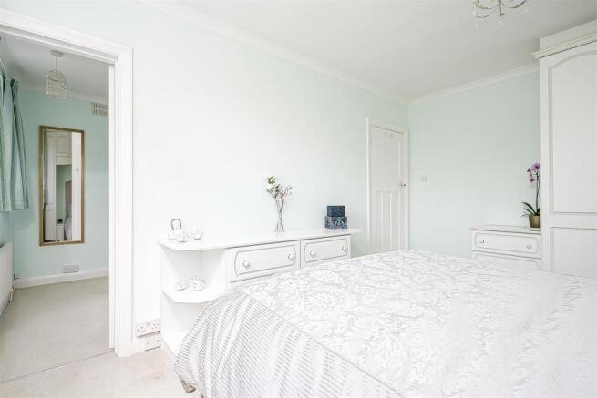 house-duncan-road-burgh-heath-147.jpg