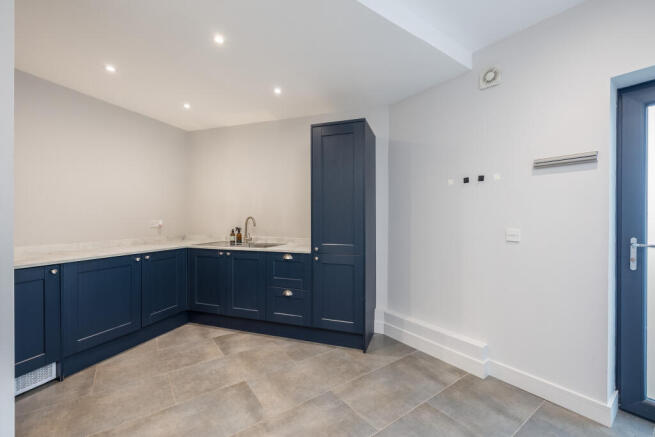 5 bed Detached for sale Image 11