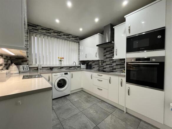 2 bed Semi-Detached Bungalow for sale Image 8
