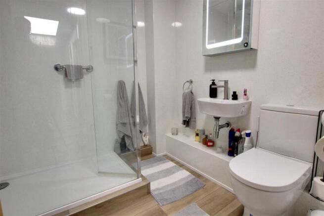 2 bed Flat for sale Image 12