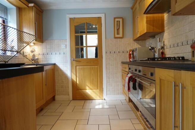 FITTED KITCHEN